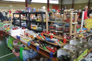 BOURSE DE JOUETS ANCIENS DE COLLECTION